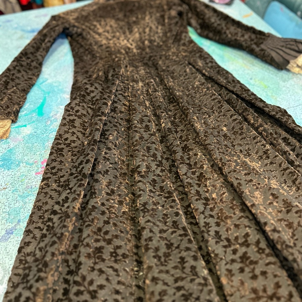 1900s Antique Velvet Dress - Picture 10 of 16